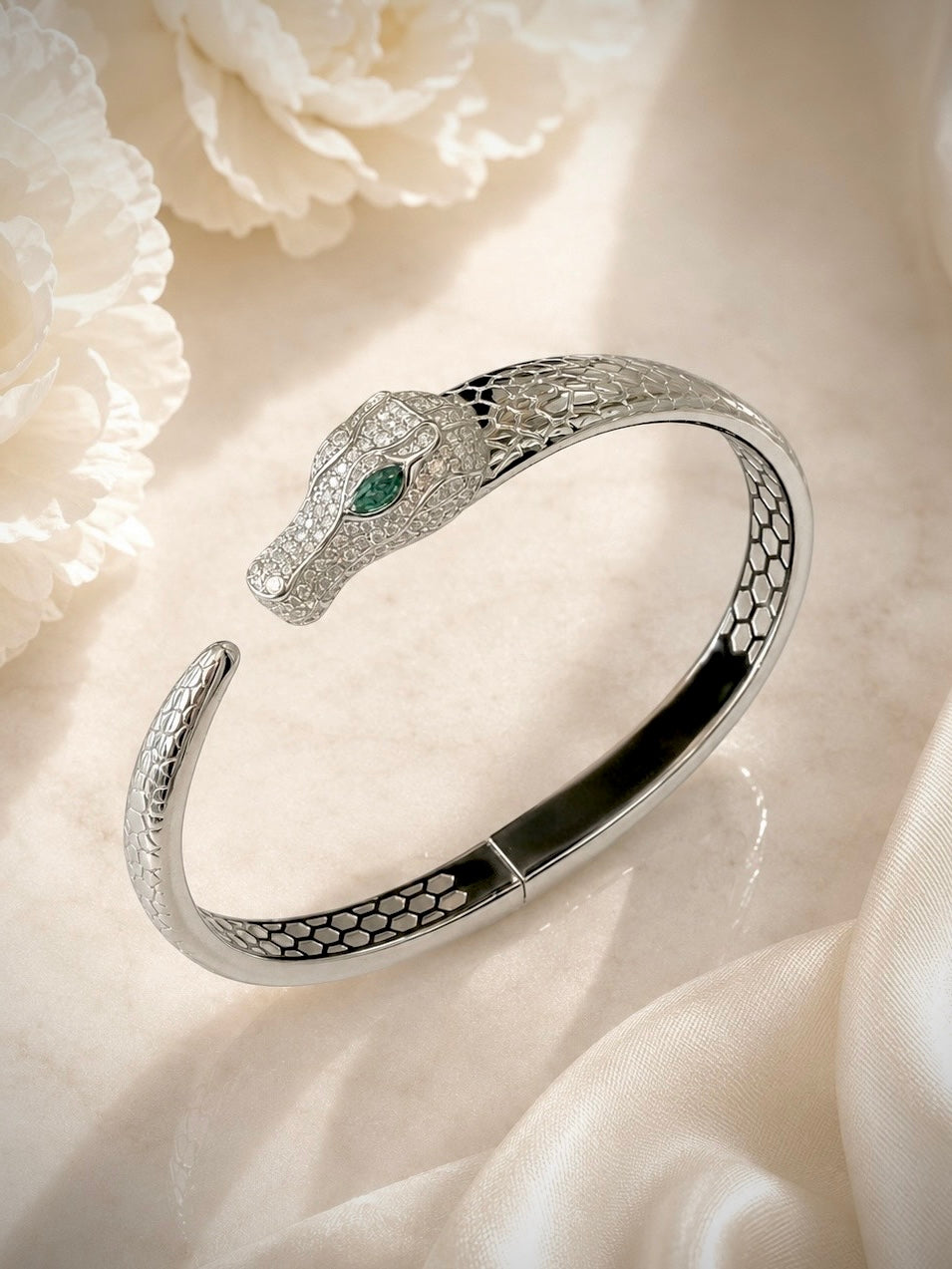 The Alligator Sovereign Hinged Cuff