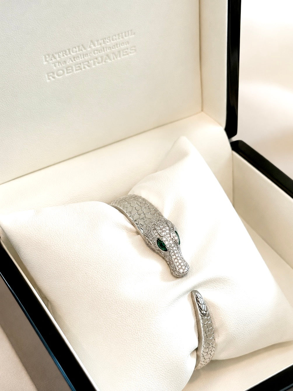 The Alligator Sovereign Hinged Cuff