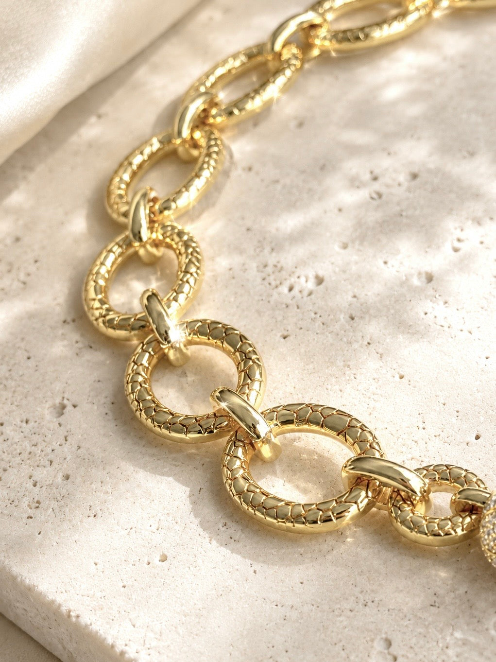 The Alligator Sovereign Choker
