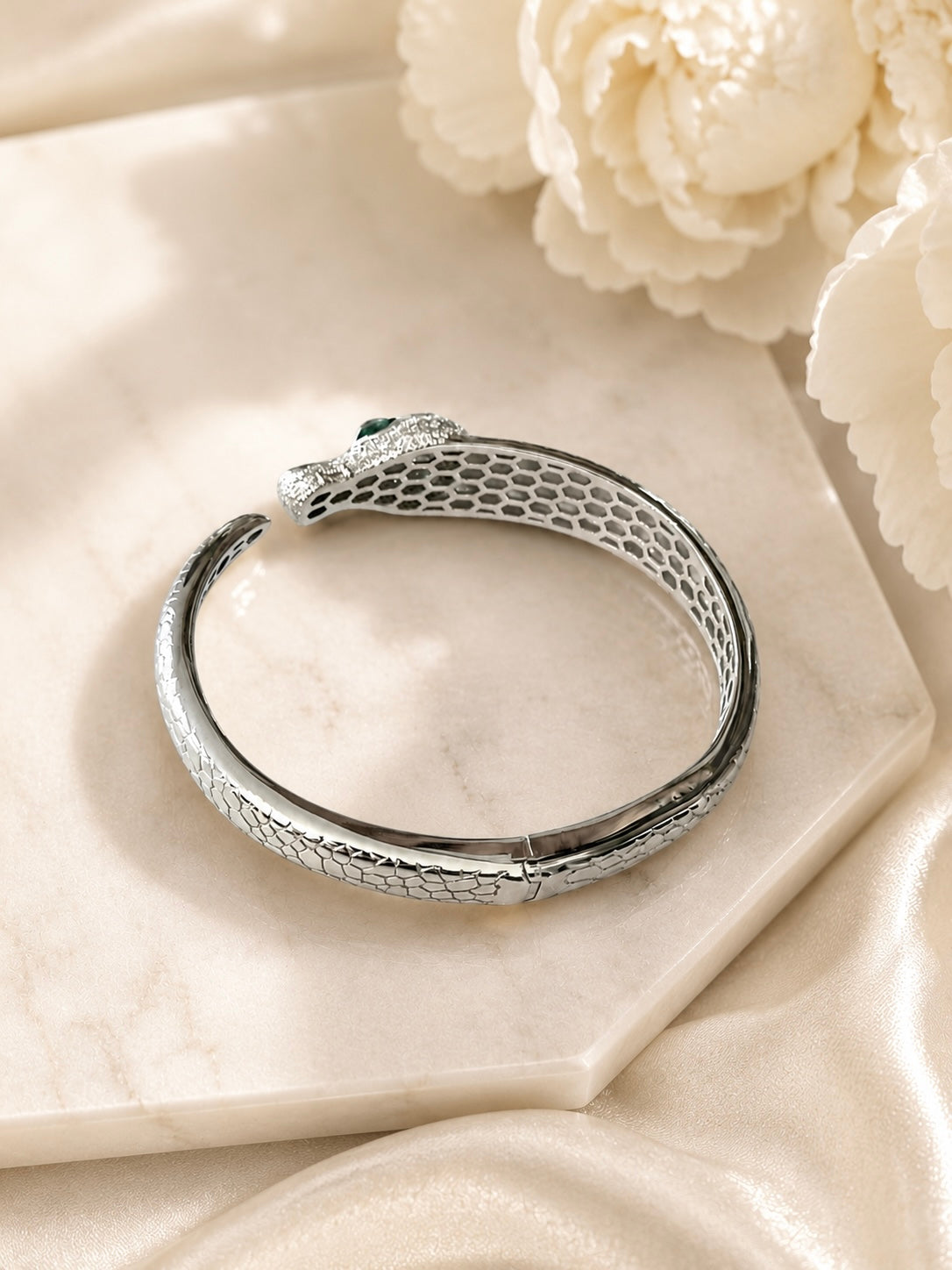 The Alligator Sovereign Hinged Cuff