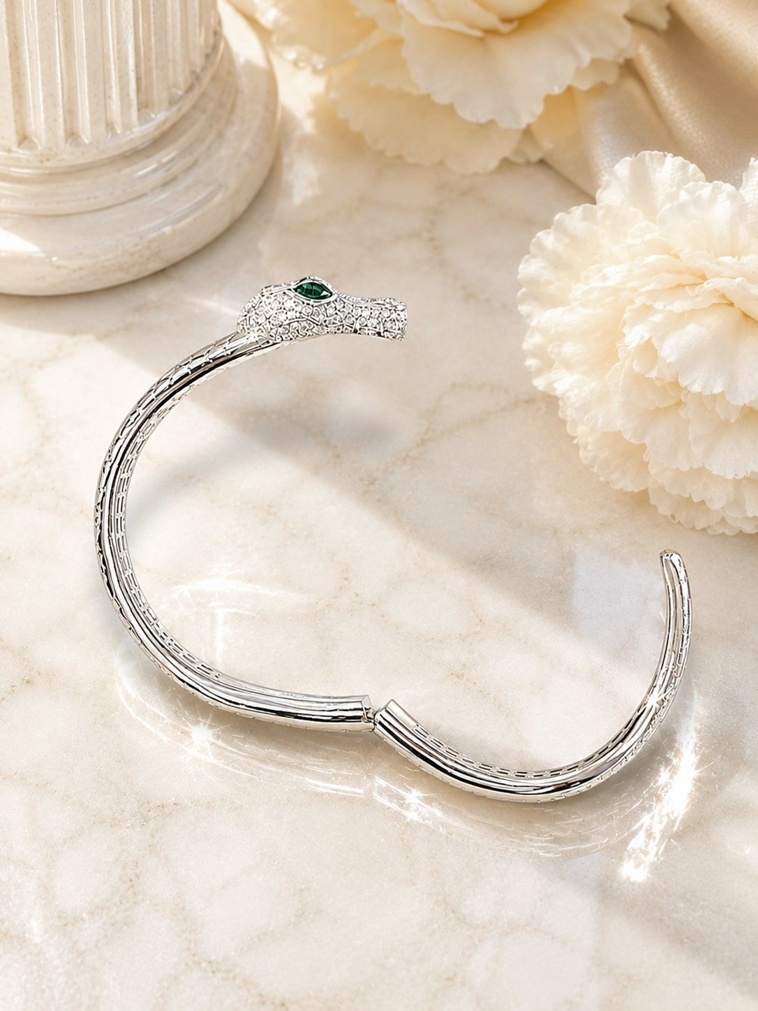 The Alligator Sovereign Hinged Cuff